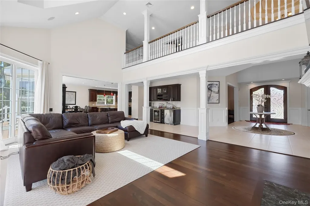 65 W Bayberry Road Islip NY 11751