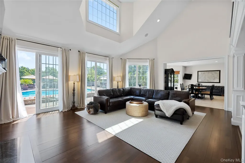 65 W Bayberry Road Islip NY 11751