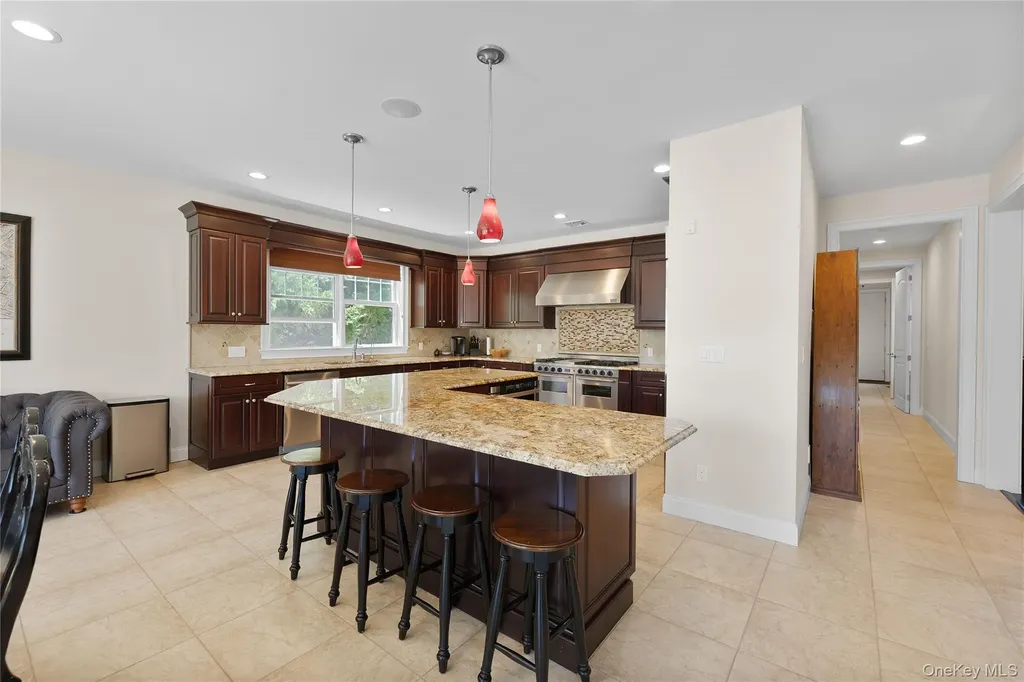 65 W Bayberry Road Islip NY 11751