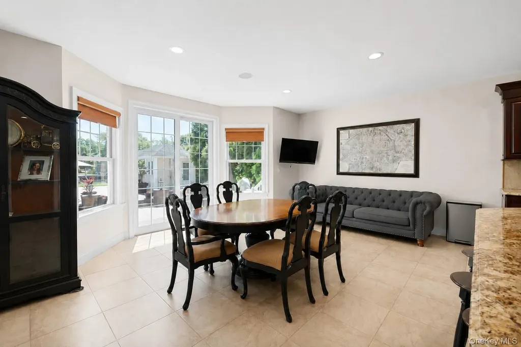 65 W Bayberry Road Islip NY 11751