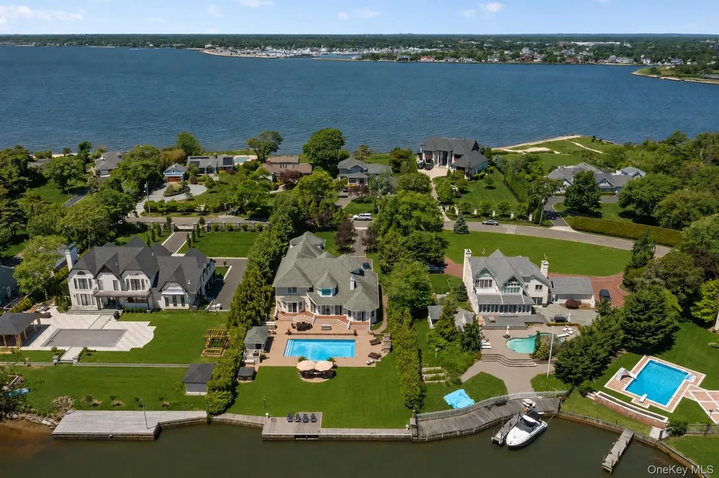 65 W Bayberry Road Islip NY 11751
