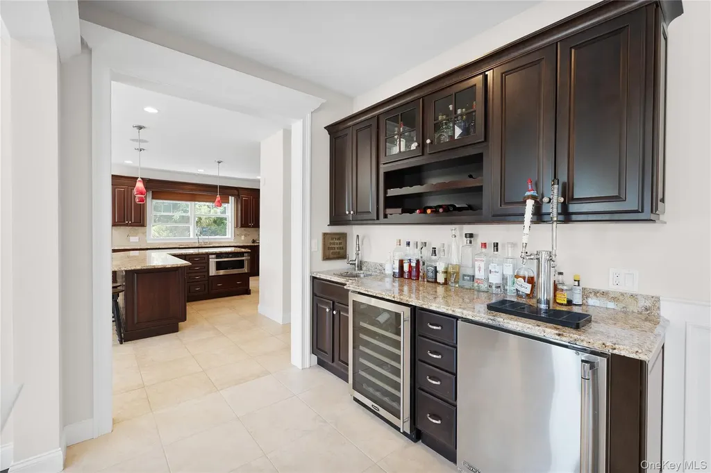 65 W Bayberry Road Islip NY 11751