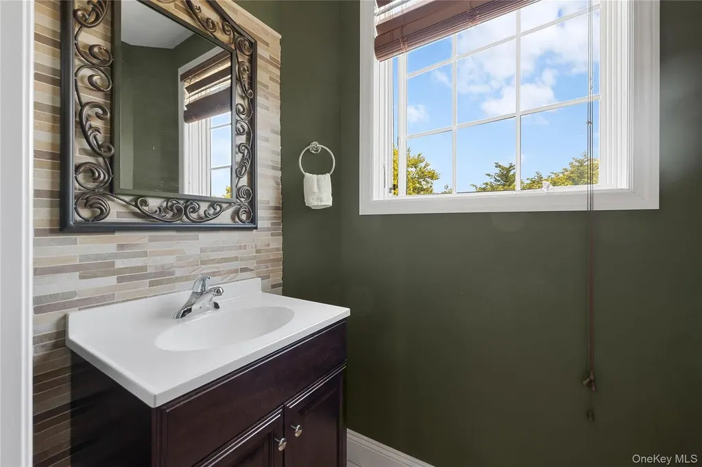 65 W Bayberry Road Islip NY 11751