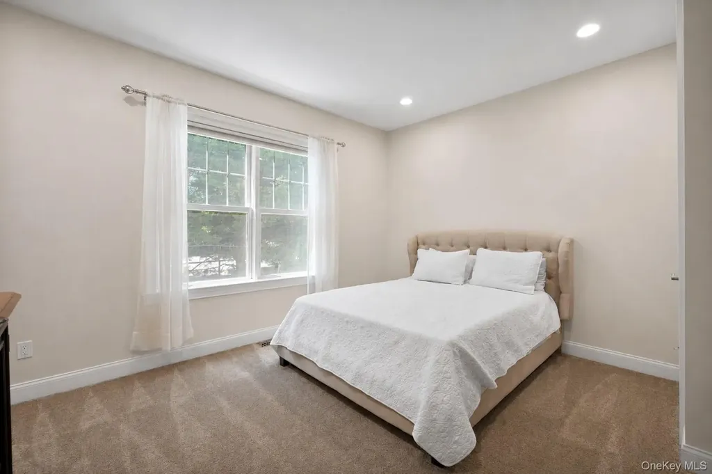 65 W Bayberry Road Islip NY 11751