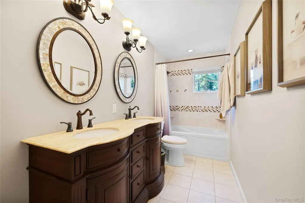 65 W Bayberry Road Islip NY 11751