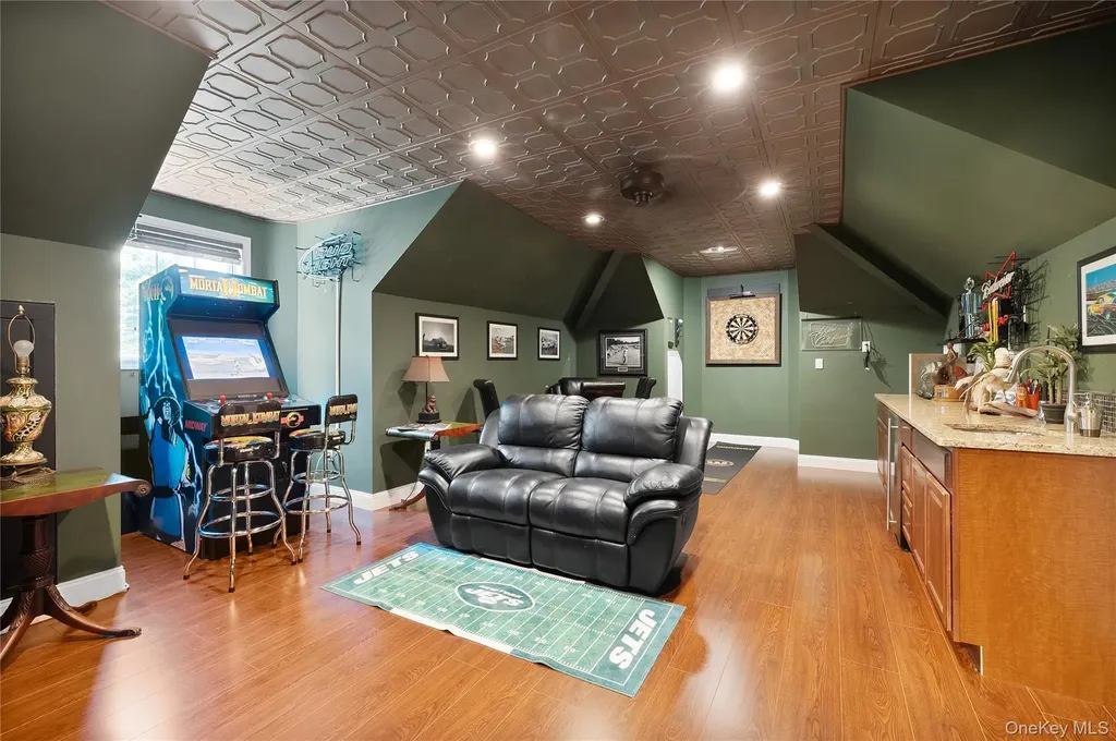 65 W Bayberry Road Islip NY 11751