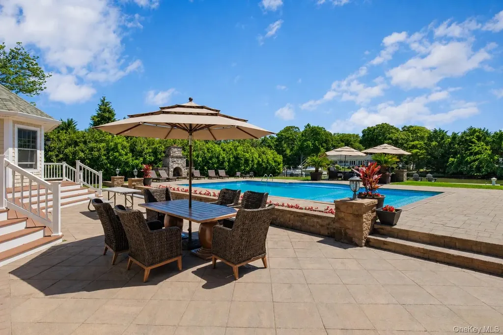 65 W Bayberry Road Islip NY 11751