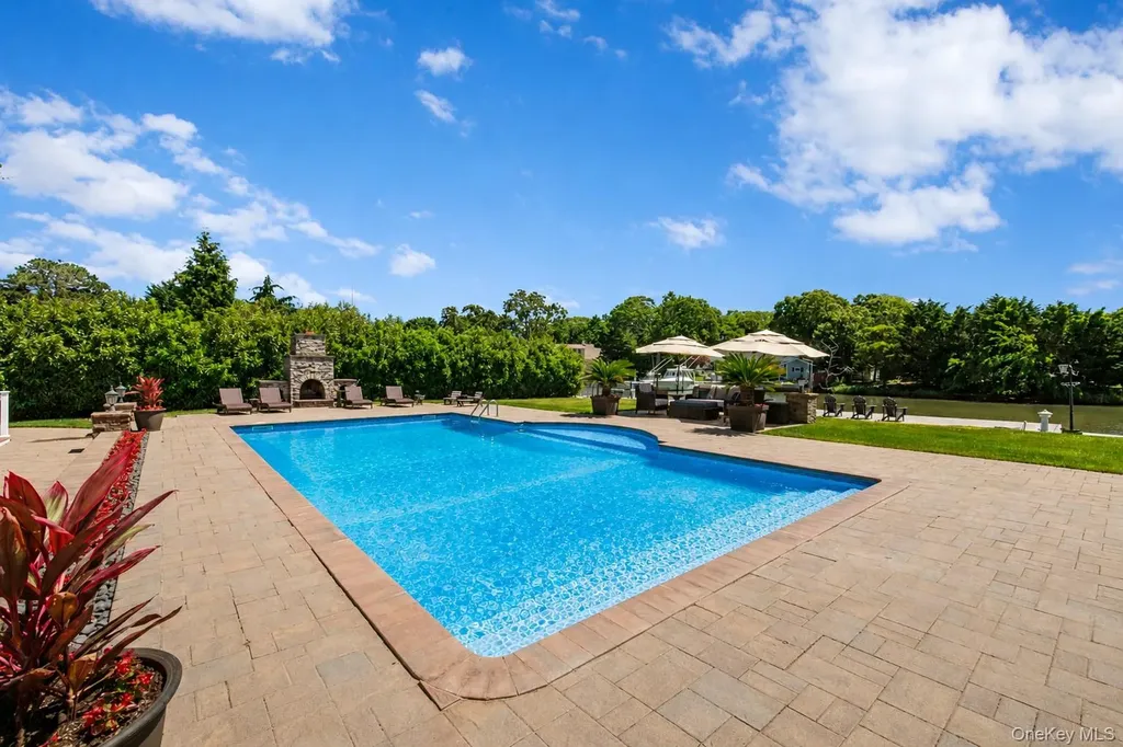 65 W Bayberry Road Islip NY 11751