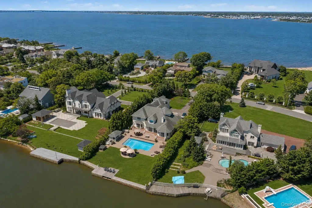 65 W Bayberry Road Islip NY 11751