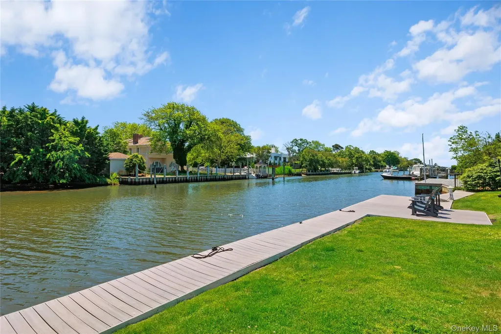 65 W Bayberry Road Islip NY 11751