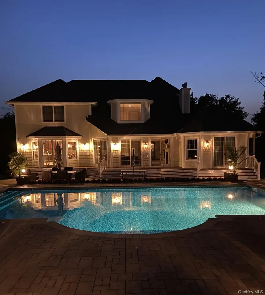 65 W Bayberry Road Islip NY 11751