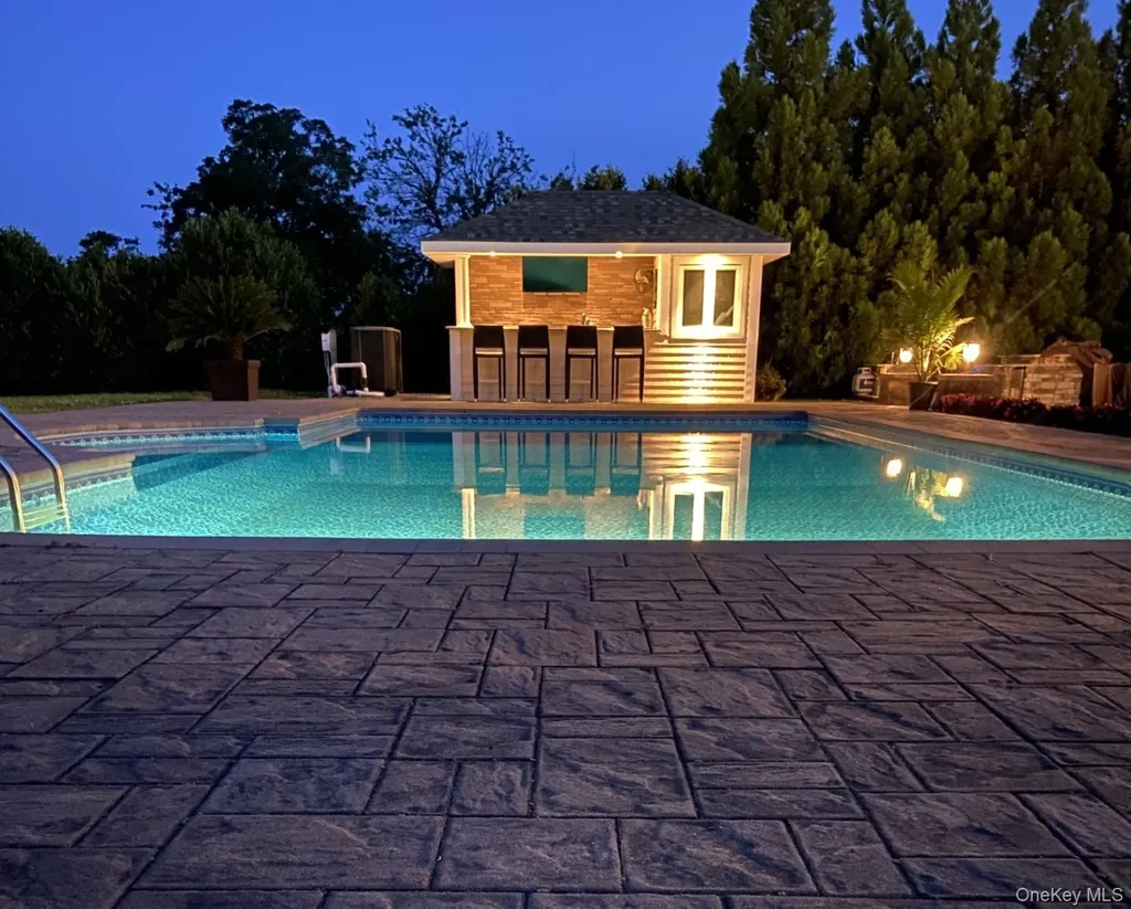 65 W Bayberry Road Islip NY 11751