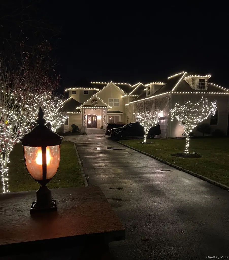 65 W Bayberry Road Islip NY 11751