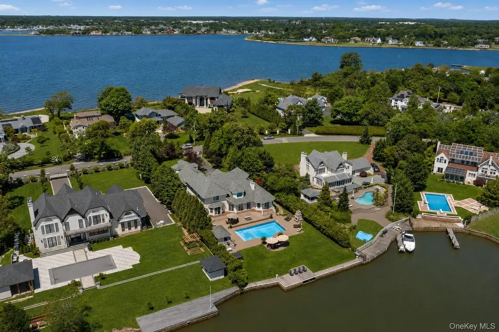 65 W Bayberry Road Islip NY 11751