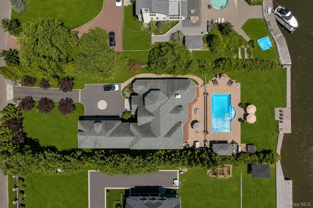 65 W Bayberry Road Islip NY 11751