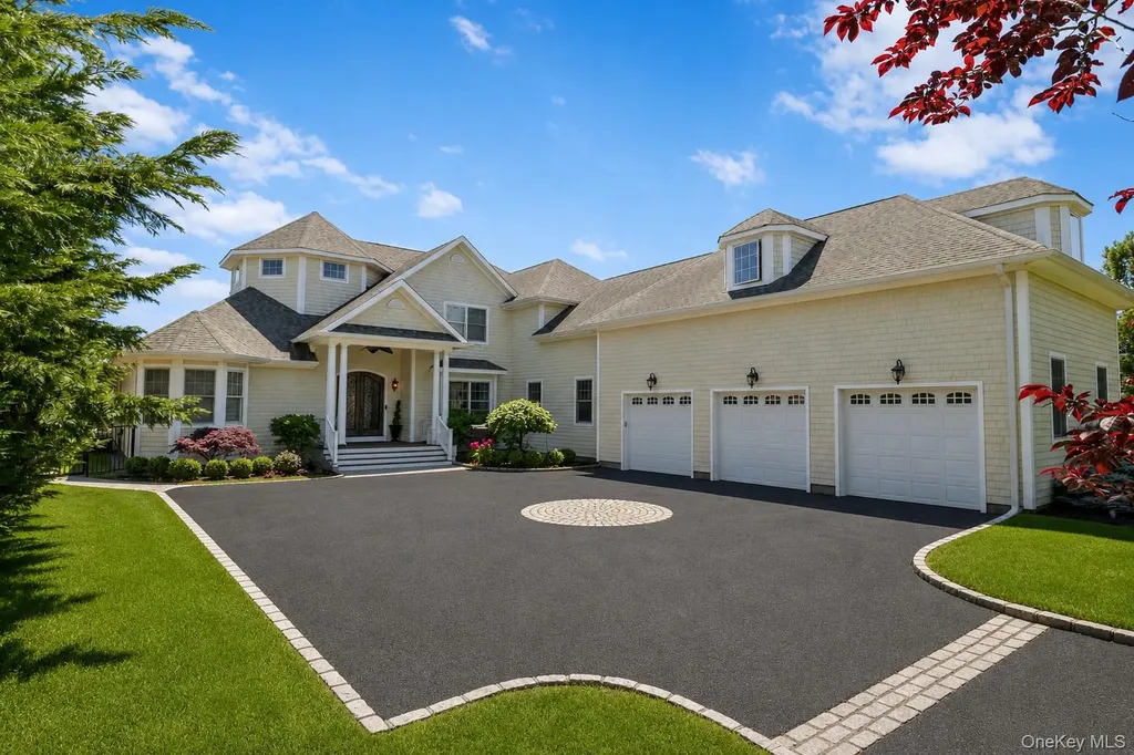 65 W Bayberry Road Islip NY 11751