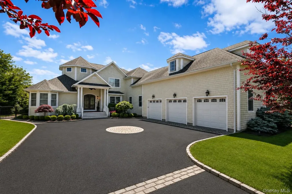 65 W Bayberry Road Islip NY 11751