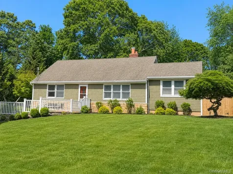 16 Valentine Road Shoreham NY 11786