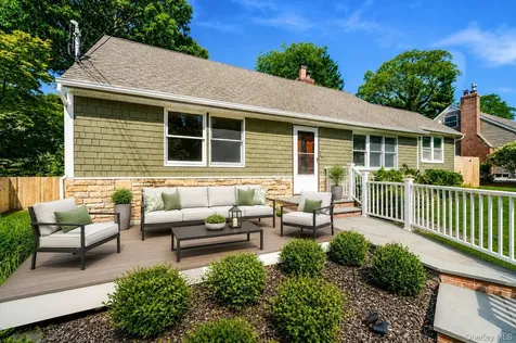 16 Valentine Road Shoreham NY 11786
