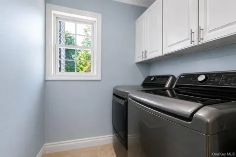 16 Crest Hollow Lane Manorville NY 11949