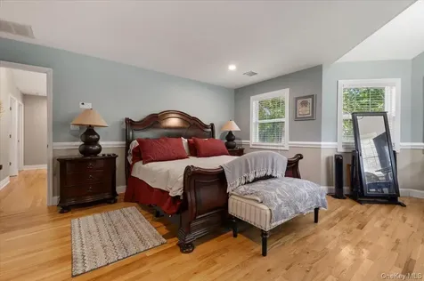 16 Crest Hollow Lane Manorville NY 11949