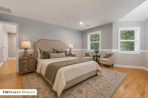 16 Crest Hollow Lane Manorville NY 11949