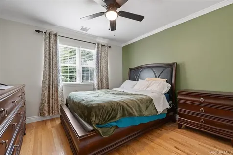 16 Crest Hollow Lane Manorville NY 11949