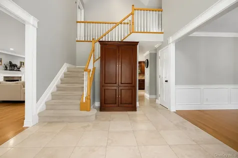 16 Crest Hollow Lane Manorville NY 11949