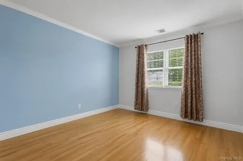 16 Crest Hollow Lane Manorville NY 11949