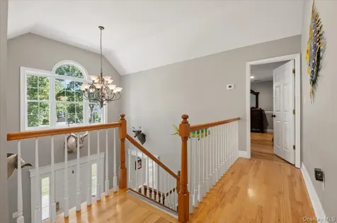 16 Crest Hollow Lane Manorville NY 11949