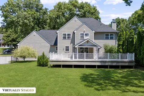16 Crest Hollow Lane Manorville NY 11949