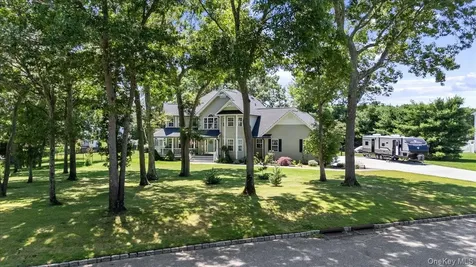 16 Crest Hollow Lane Manorville NY 11949