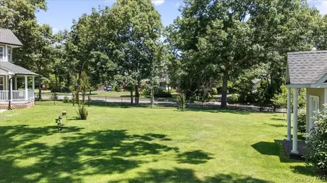 16 Crest Hollow Lane Manorville NY 11949