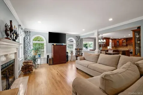 16 Crest Hollow Lane Manorville NY 11949