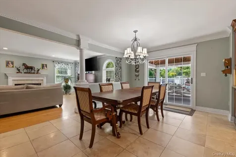 16 Crest Hollow Lane Manorville NY 11949