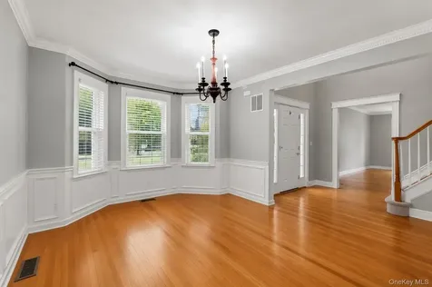 16 Crest Hollow Lane Manorville NY 11949