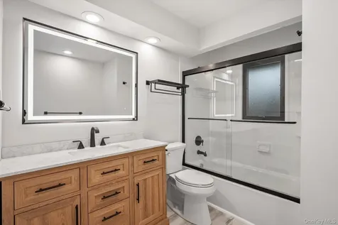 75 Melanie Lane Syosset NY 11791
