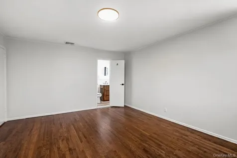75 Melanie Lane Syosset NY 11791