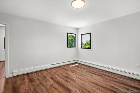 75 Melanie Lane Syosset NY 11791