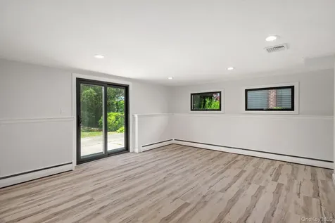 75 Melanie Lane Syosset NY 11791