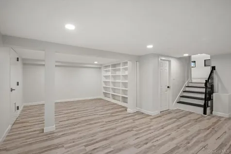 75 Melanie Lane Syosset NY 11791