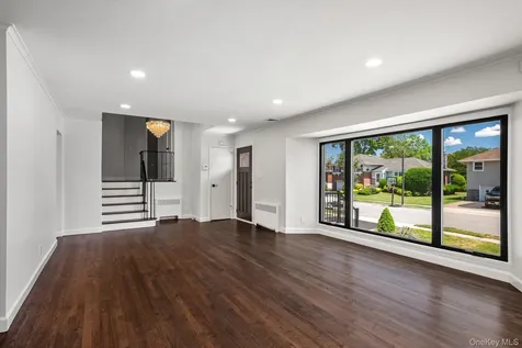 75 Melanie Lane Syosset NY 11791