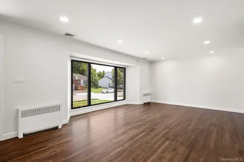 75 Melanie Lane Syosset NY 11791