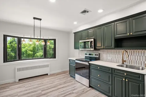 75 Melanie Lane Syosset NY 11791