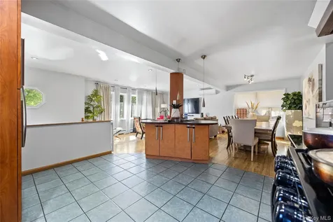 6907 Little Neck Parkway Glen Oaks NY 11004
