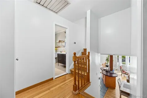 6907 Little Neck Parkway Glen Oaks NY 11004