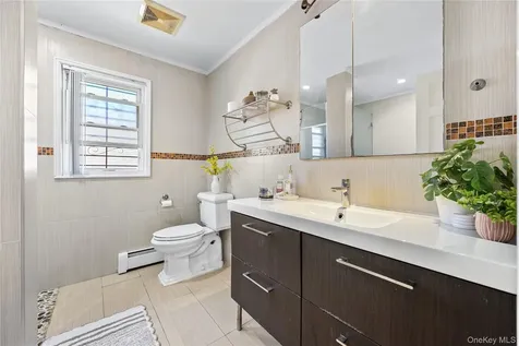6907 Little Neck Parkway Glen Oaks NY 11004