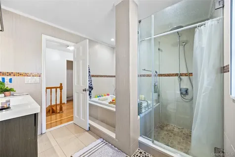 6907 Little Neck Parkway Glen Oaks NY 11004