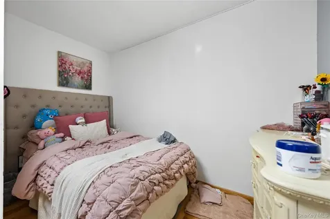 6907 Little Neck Parkway Glen Oaks NY 11004