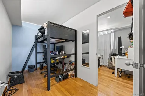 6907 Little Neck Parkway Glen Oaks NY 11004
